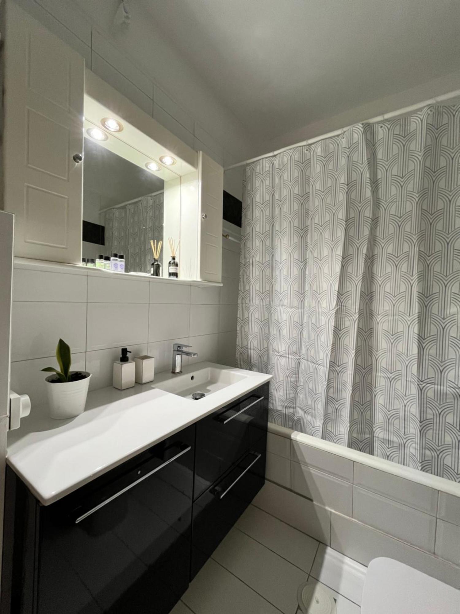 Quiet Apartment With Garden View In Kolonaki Ateny Zewnętrze zdjęcie